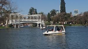 Buenos Aires´Lakes & Woods guided Tour. Contact with an amazing wildlife, flowers & trees, while locals picnic, run and skate.