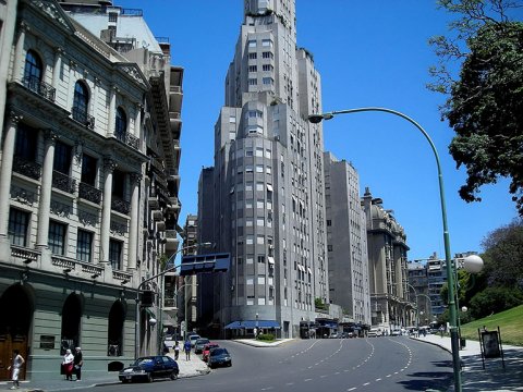 Buenos Aires Architecture Tours. Explore cutting edge constructions, and age-old landmarks through diverse artistic styles.