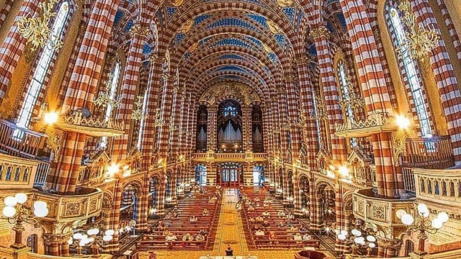 Pope Francis Guided Tour in Buenos Aires. Visit the sites and churches where the pope was born, lived and studied.