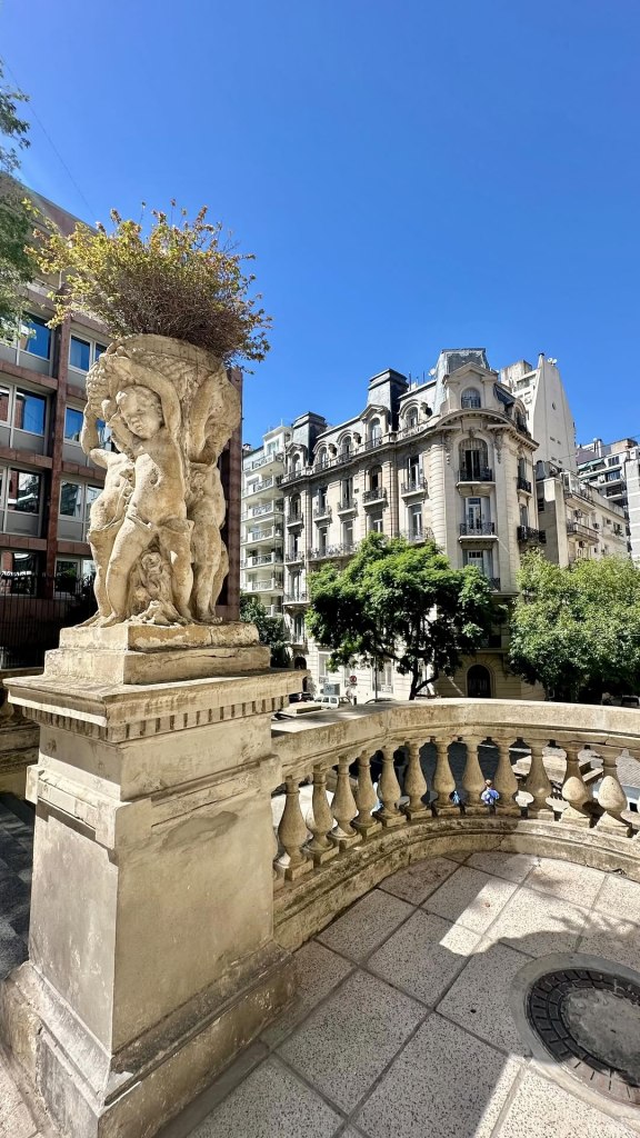 Buenos Aires' hidden gems Tour: unique attractions, exclusive gardens, panoramic views, palaces and architectural jewels.