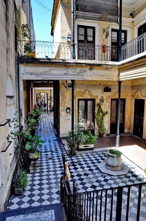 Buenos Aires' hidden gems Tour: unique attractions, exclusive gardens, panoramic views, palaces and architectural jewels.