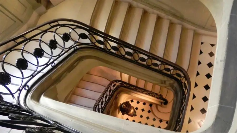 Buenos Aires' hidden gems Tour: unique attractions, exclusive gardens, panoramic views, palaces and architectural jewels.