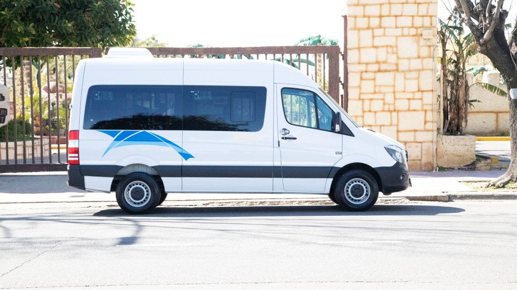 Private transfers from Buenos Aires airports. Ezeiza, EZE and Aeroparque AEP, on different vehicles.