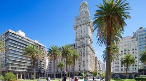 Viaja en el día a la ciudad principal de Uruguay desde Buenos Aires, y navega por el río más ancho del planeta.