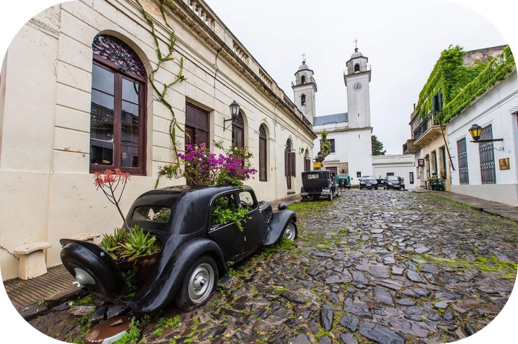 Viagem de um dia para Colônia, Uruguai, saindo de Buenos Aires. Navegue o rio mais largo do mundo em um barco moderno.
