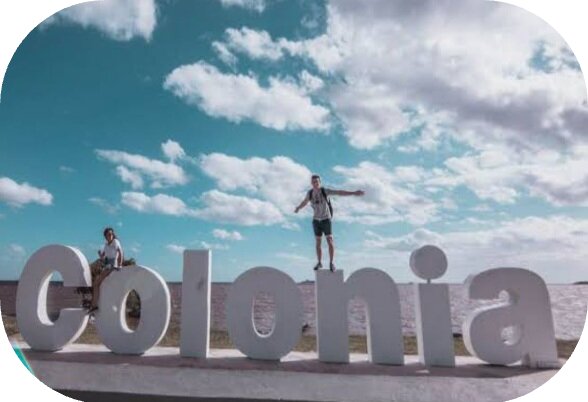 Viagem de um dia para Colônia, Uruguai, saindo de Buenos Aires. Navegue o rio mais largo do mundo em um barco moderno.