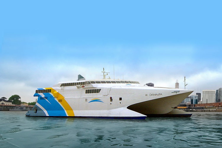 Viaje en el día a Colonia, Uruguay, desde Buenos Aires. Cruza el río más ancho del mundo en una moderna embarcación.