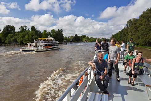 Viaje al Delta argentino en la ciudad de Tigre, a 30 km de Buenos Aires. Incluye navegación y City Tour por la ciudad.