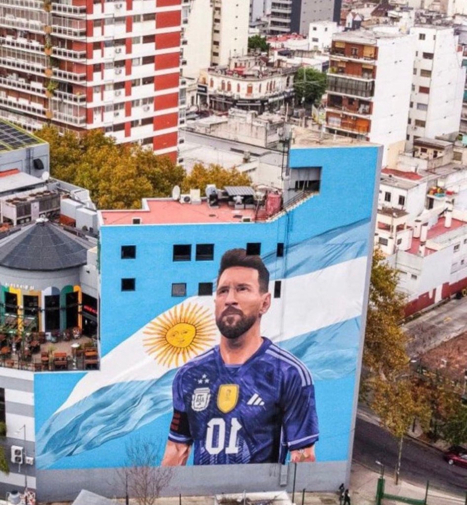 Paseo guiado de Messi en Buenos Aires. Visita 5 barrios que homenajean a Lionel Messi con murales, estatuas y arte callejero