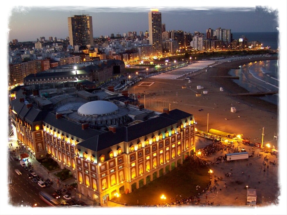 Viaje 450 km de Buenos Aires até o maior resort da Argentina, também conhecido por sua herança cultural. City Tour incluído