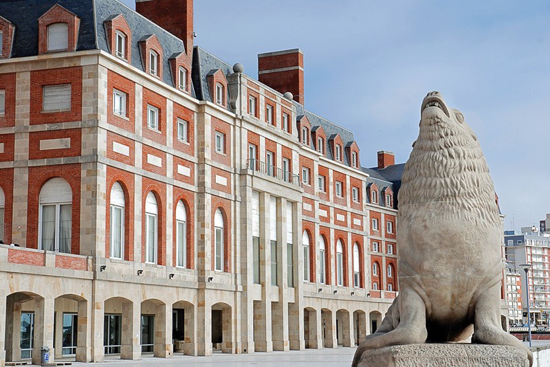 Viaje en el día a Mar del Plata, a 450 km de Buenos Aires. El balneario más grande de Argentina y destino cultural. City tour incluído
