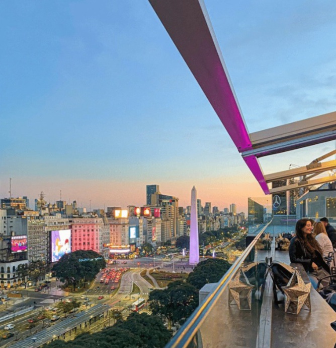 Paseo Buenos Aires desde las alturas.
Disfruta de vistas panorámicas de la ciudad, subiendo a torres y miradores y visitando bares en terrazas.