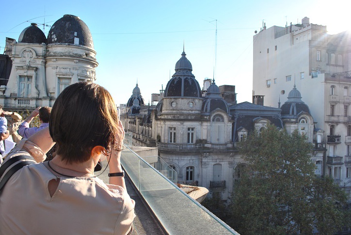 Paseo Buenos Aires desde las alturas.
Disfruta de vistas panorámicas de la ciudad, subiendo a torres y miradores y visitando bares en terrazas.