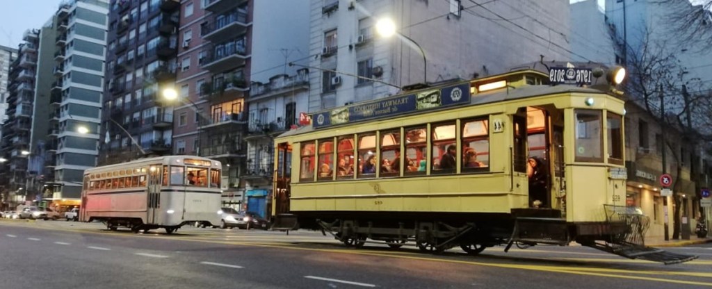 Viaja en el tiempo a la época dorada de Buenos Aires a bordo del Tranvía Histórico, y explora un elegante barrio.