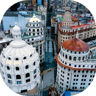 Passeio Buenos Aires visto de cima.
Aprecie vistas panorâmicas da cidade, suba em torres e mirantes e visite bares em terraços.