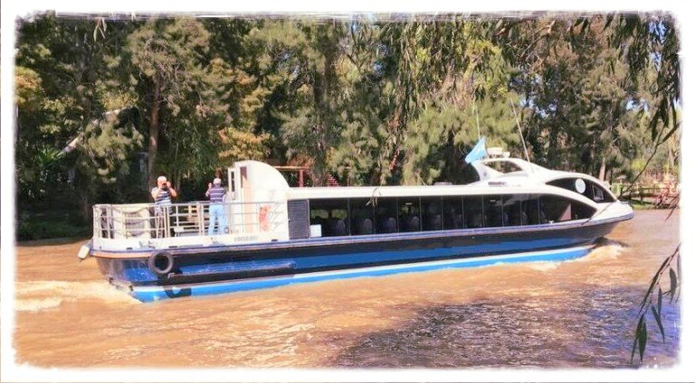 Viaje vegano al Delta Argentino del Tigre, a 30 km de Buenos Aires. Incluye navegación, paseo por la ciudad y almuerzo vegano.