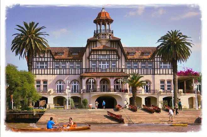 Viaje vegano al Delta Argentino del Tigre, a 30 km de Buenos Aires. Incluye navegación, paseo por la ciudad y almuerzo vegano.