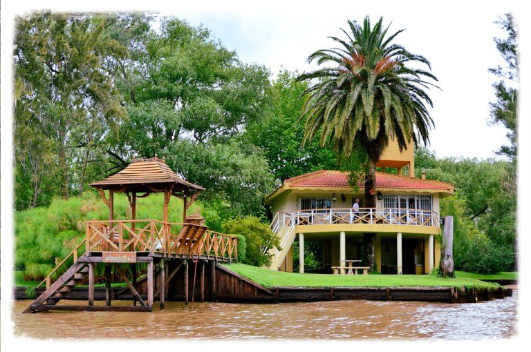 Viaje vegano al Delta Argentino del Tigre, a 30 km de Buenos Aires. Incluye navegación, paseo por la ciudad y almuerzo vegano.