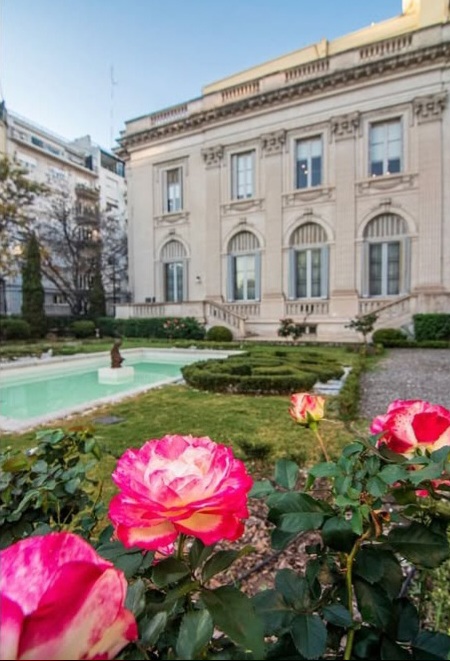 Paseo por los tesoros ocultos de Buenos Aires: atracciones únicas, jardines exclusivos, vistas panorámicas, palacios y más.