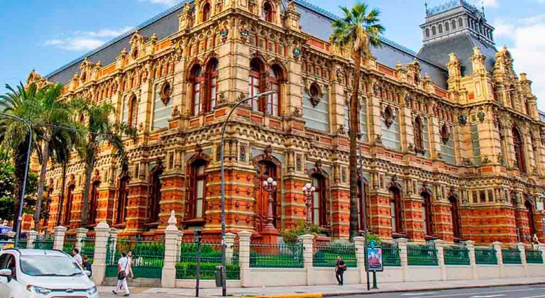 Paseo por los tesoros ocultos de Buenos Aires: atracciones únicas, jardines exclusivos, vistas panorámicas, palacios y más.