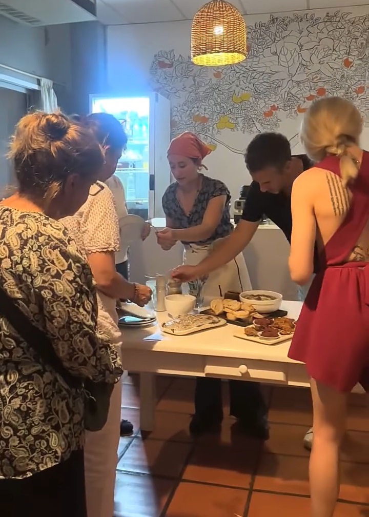 Clase de cocina vegana en Buenos Aires. Prepara platos tradicionales argentinos en versión vegana y degusta tus creaciones.