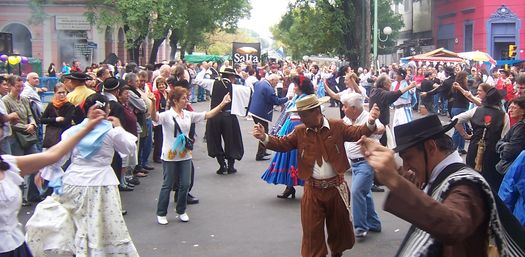 Gaucho Flea Market Buenos Aires Tour. Visit the ideal place to know the traditions and customs of the gauchos.
