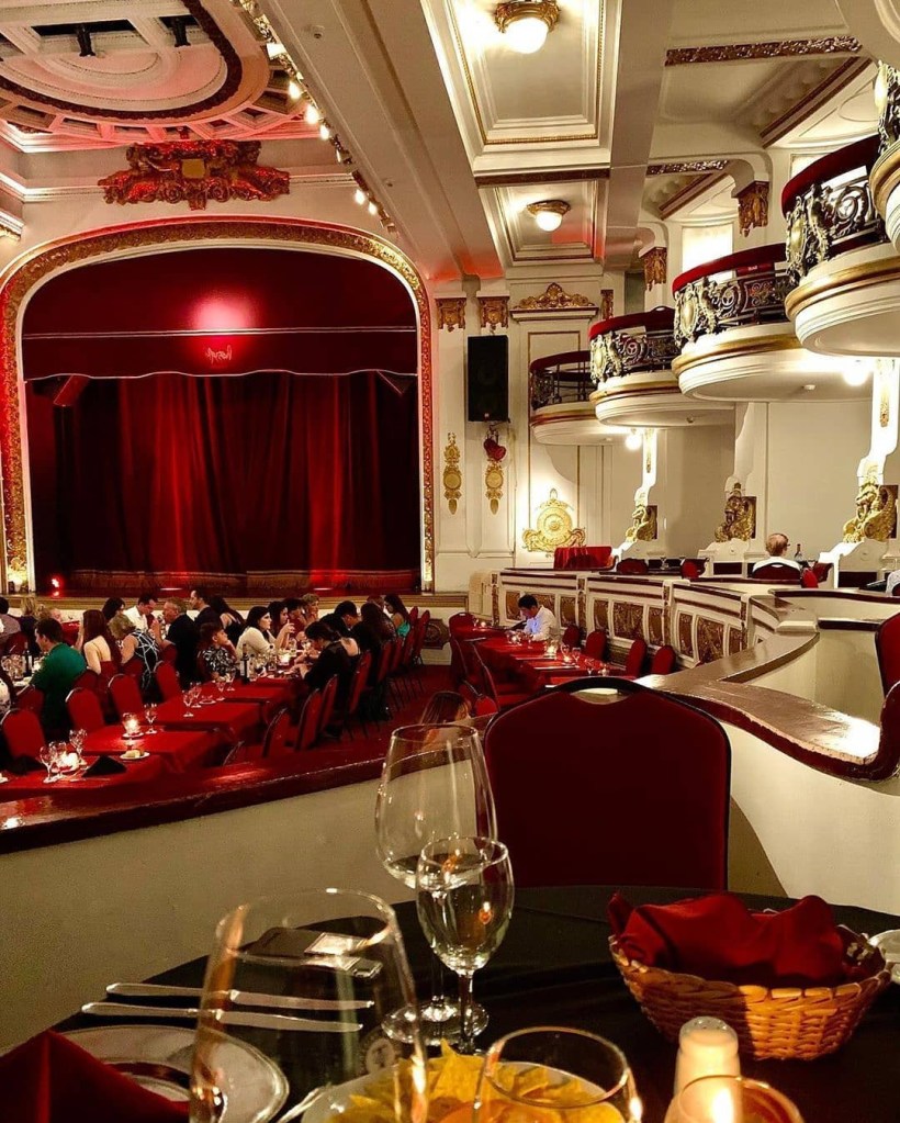 Espectáculo de Tango en Buenos Aires en un elegante teatro histórico. Diferentes precios. Show y traslados incluídos.