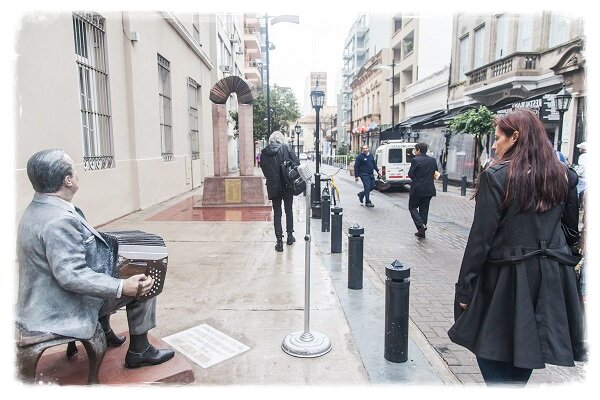 Passeio da História do Tango em Buenos Aires. Roteiro por 5 bairros. Museu, translados e guia incluídos.
